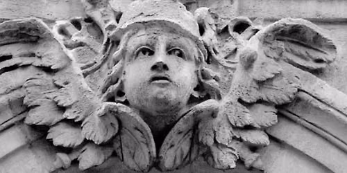 Mascarons, divinit\u00e9s & cr\u00e9atures : un parcours mythologique