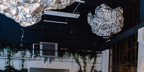 Swingov\u00fd st\u0159edek v kav\u00e1rn\u011b DEPO