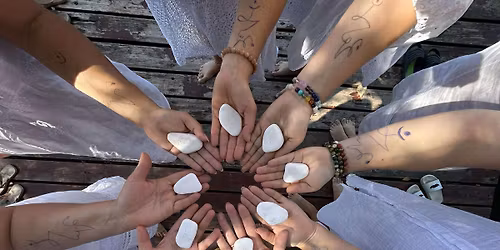 Kiv\u00e1gz\u00e1s - N\u0151i k\u00f6r