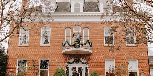 Holiday Photo Sessions at Kentlands Mansion 
