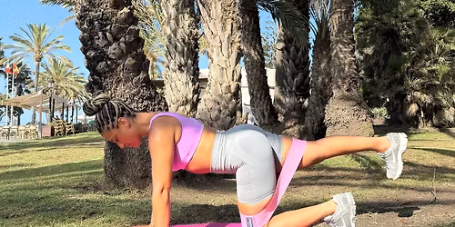 Glutes & Abs Fitness Class (child friendly)