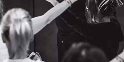 CIA\u0141O I UCIELE\u015aNIONA OBECNO\u015a\u0106 W TERAPII BODYMIND GESTALT (IV edycja) - WARSZTAT Z ARYE BURSZTYNEM 