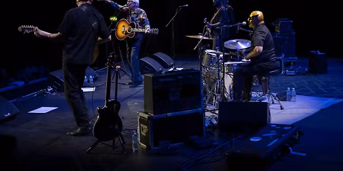 Nick Lowe & Los Straitjackets