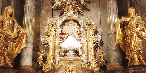 Cour\u00e1me se po malostransk\u00fdch kl\u00e1\u0161terech