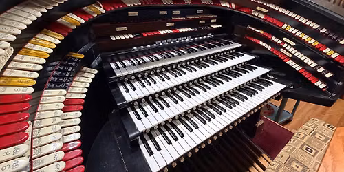Weekly Theatre Organ Serenades on Thursdays at Noon!