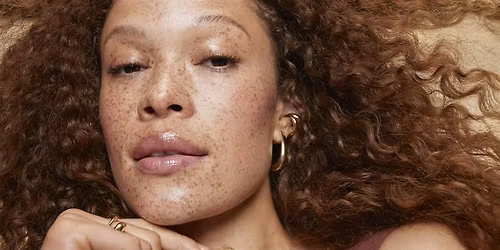 Clarins Beauty School