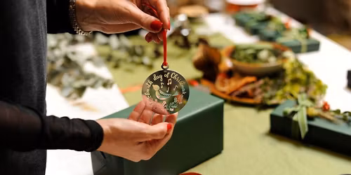 FREE gift-wrapping masterclass