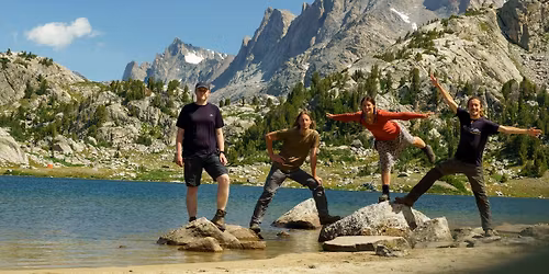 Island a st\u0159edoz\u00e1pad USA: Mezi ohn\u011bm a vodou