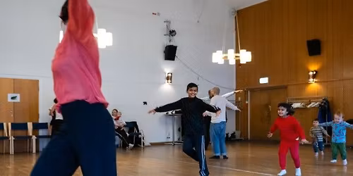 L\u00e4rande genom dans: ett workshop-symposium om r\u00f6relse i och som utbildning