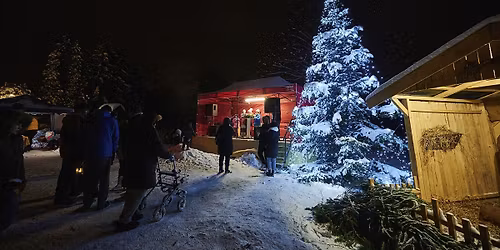 Rozsv\u00edcen\u00ed v\u00e1no\u010dn\u00edho stromu v Muka\u0159ov\u011b 2025