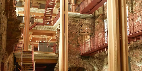 S\u00e6rrundvisning: Lad fortiden tale og nutiden leve