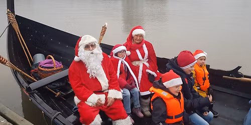 Tenning av julegran og ro-tur med Kristina-skipet. 