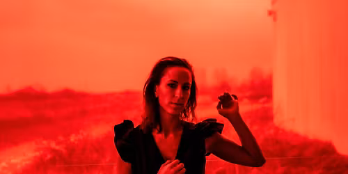 P\u00e5r\u00f8rendecaf\u00e9: Fort\u00e6llekoncert med Mathilde Falch