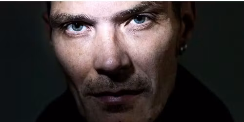 Rajatiedon tutkija Mika Nikkil\u00e4 Variskan kirjastossa