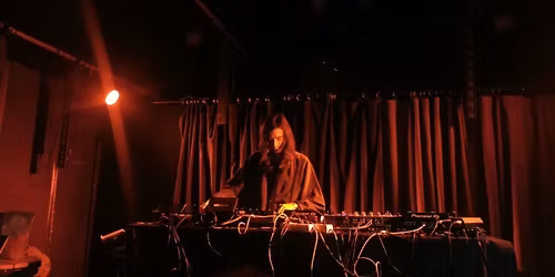 Axel Larsen (Simple Music Experience \/ Francia) Live + Vicky & Etta Simone dj set