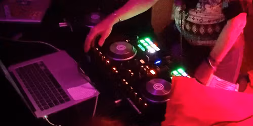 SOIREE MIX DJ AU FEMININ et aussi AU MASCULIN diffusé sur JUSTAWHATRADIO!