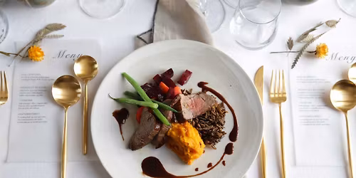 UTSOLGT - Fire-retters gourmetaften p\u00e5 Hellviktangen - HJORT