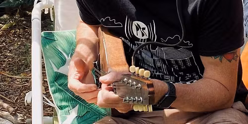 Live music with Alex Aronsten