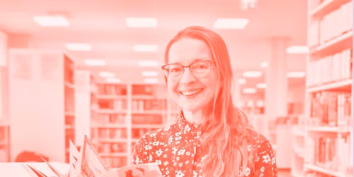 Loovkirjutamine: lastekirjanduse t\u00f6\u00f6tuba Triinu Laanega (V\u00c4LJA M\u00dc\u00dcDUD)