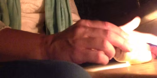 F\u00e9ny a t\u00f6rt\u00e9neteinkben - L\u00e9lekmunka \u00e9s \u00fcnnepi adom\u00e1nyoz\u00e1s