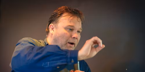 K\u00f6z\u00f6ns\u00e9g? Tal\u00e1lkoz\u00f3? Aranyosi P\u00e9terrel, a mindennapi t\u00f6rt\u00e9netekr\u0151l a vil\u00e1gban!