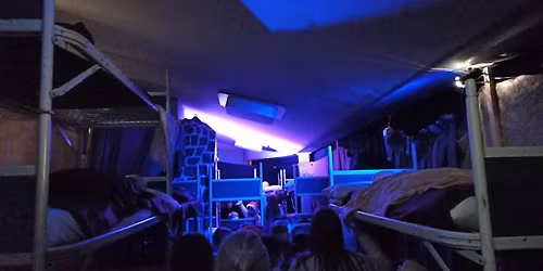 Weihnachtsgarten mit Smartphone als pers\u00f6nlicher Guide