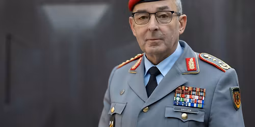 Wiederbewaffnung und Zeitenwende. Z\u00e4suren deutscher Sicherheitspolitik