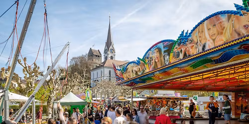 Fr\u00fchlingsmarkt im Zentrum von Uster