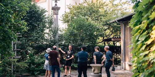 Dobimo se na vrtovih: Skriti zakladi Ple\u010dnikovega vrta, voden ogled s strokovnjaki