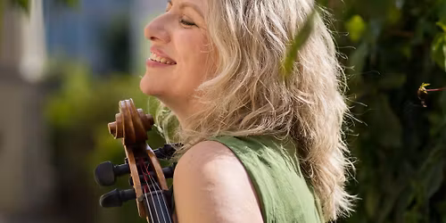 Kulturn\u00ed prostor AULA a N\u00e1chodsk\u00e9 Dny poezie  uv\u00e1d\u011bj\u00ed - Dorota Barov\u00e1