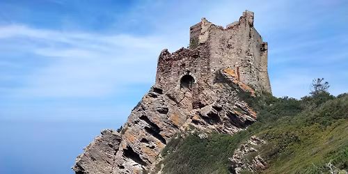TREKKING E BAGNO A GORGONA