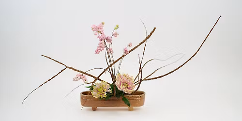 IKEBANA WORKSHOP V\u00e1rhelyi Judit ikebana m\u0171v\u00e9sszel 