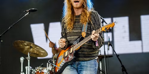 Jesse Welles with Steph Strings