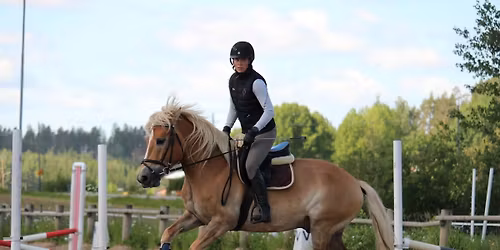 Kavalettikurssi: puomeilla ja pienill\u00e4 esteill\u00e4 jumppaa hevoselle ja taitoa ratsastajalle  23.-24.6.