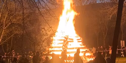 Traditionelles Osterfeuer im Kurpark am Kurhaus