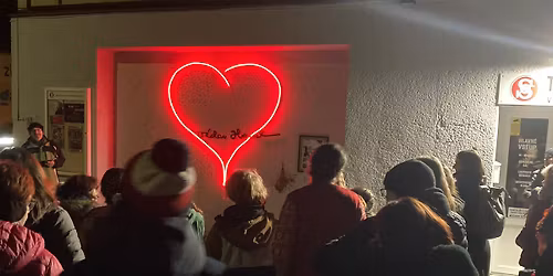 Tradi\u010dn\u00ed rozsv\u011bcov\u00e1n\u00ed srdce pro V\u00e1clava Havla + autorsk\u00e9 \u010dten\u00ed