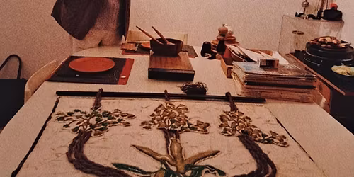 Bezoek aan het priv\u00e9museum van Maurice (1913-1998) en Opie Boel