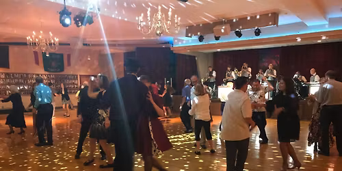 Dance Lessons at the El Riad