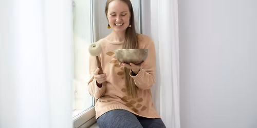 Luksusta keholle ja mielelle: Pitk\u00e4 YIN ja \u00e4\u00e4nimaljat la 20.12.2025