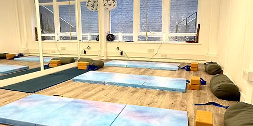 Mat Stretch Designed for Back Pain, Stress & Anxiety. Kings Cross.