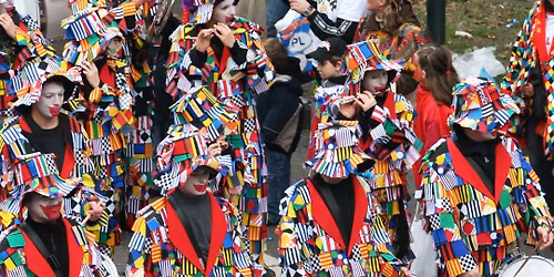 Gro\u00dfer Umzug mit Afterzugparty im Festzelt