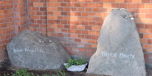  Bis in alle Ewigkeit - Ein Rundgang \u00fcber den Dorotheenst\u00e4dtischen Friedhof