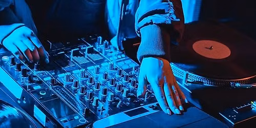 Experience The Life Of A Professional DJ