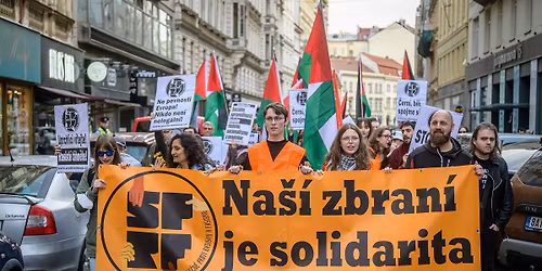 Demonstrace proti n\u00e1stupu krajn\u00ed pravice v \u010cesku i ve sv\u011bt\u011b