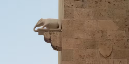 Il Castrum Caralis: Torri, Bastioni e Fortificazioni nel Medioevo.