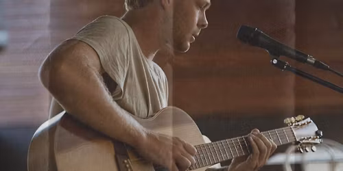 Mitch Burgess Band at Harbourside Markets