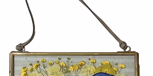 Pressed Fower Frame Workshop at Kins Collective