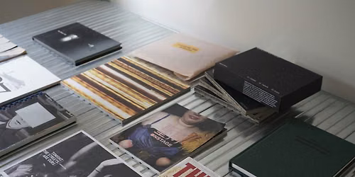 Dialogue: photo + book + sg = ?