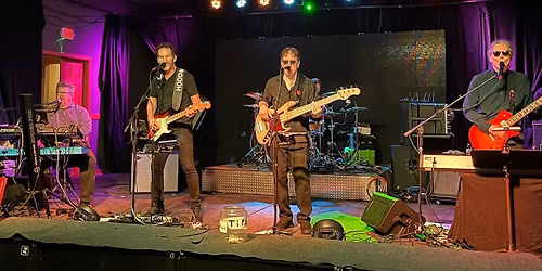 Hoodwink'd Rocks Rooftop Tap