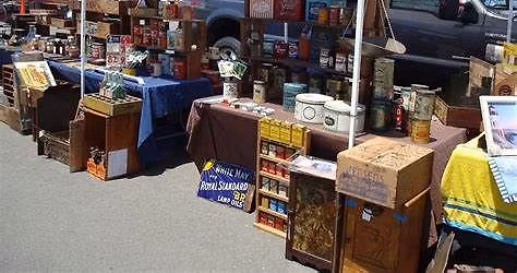 Outdoor Artisan and Vintage Market